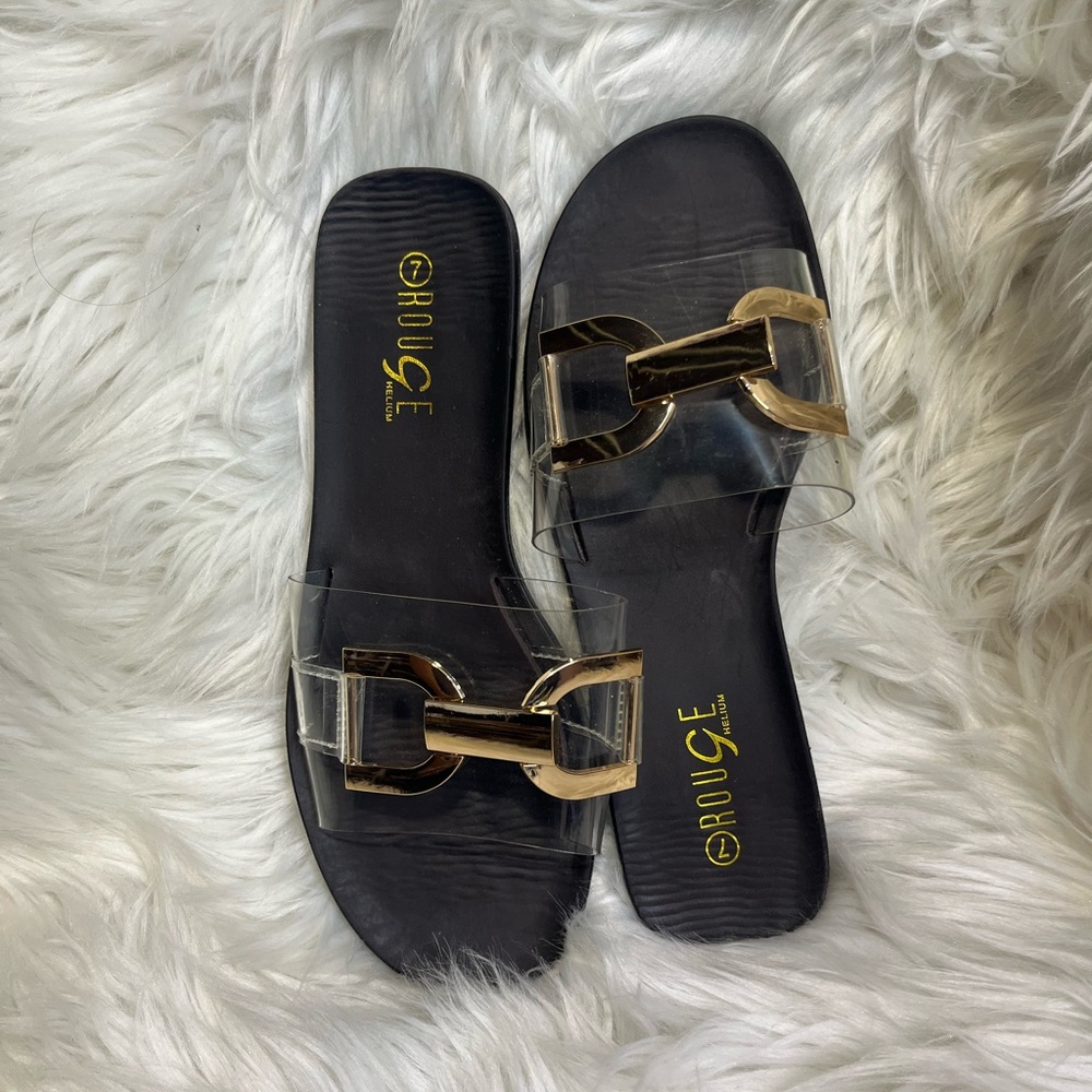 Cute sanldas, never worn 😱🙉🩴